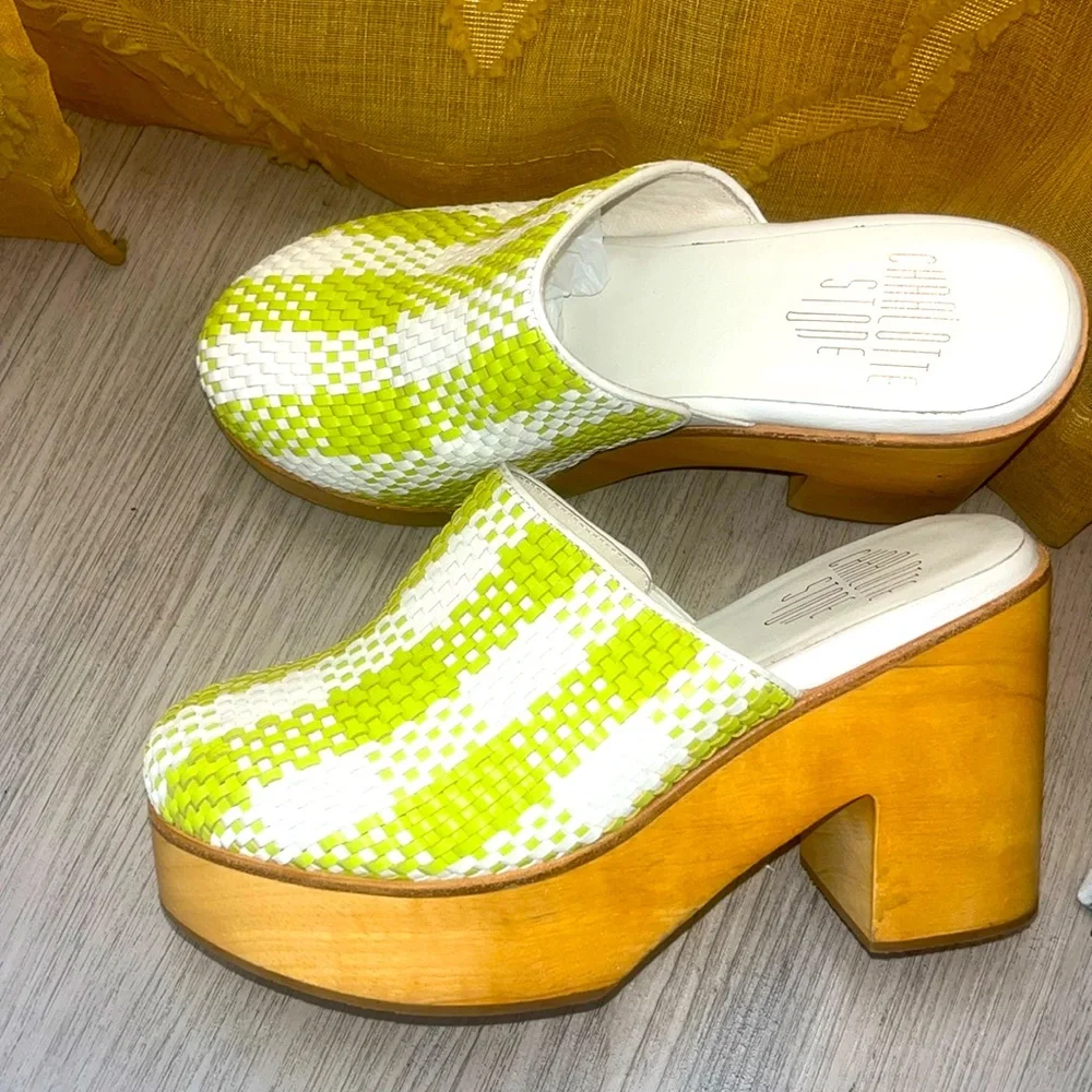 Charlotte Stone - Picture 2 of 10